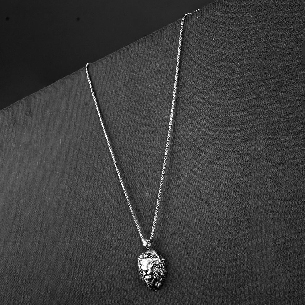 Lion pendant with silver Roundcut chain
